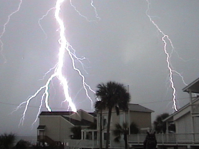 Lightning strike photograph 18