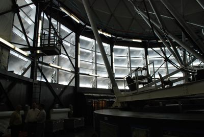 Telescope building side louvers