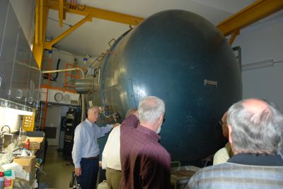 Mirror recoating pressure chamber